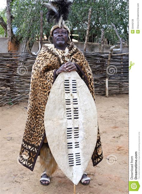 King goodwill zwelithini of zulu kingdom for south africa don die for hospital wia im bin dey collect treatment for condition wey relate to diabetes. Groot Zulu King redactionele stock afbeelding. Afbeelding ...