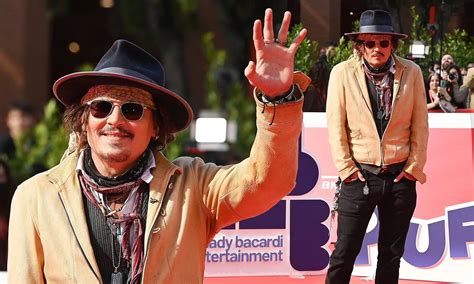 Johnny Depp Is Returning And Hell Play Johnny Puffs In Puffins Impossible Celebs Of The Galaxy