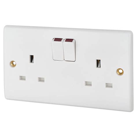 Bg 800 Series 13a 2 Gang Single Pole Switched Socket White Electricaldirect