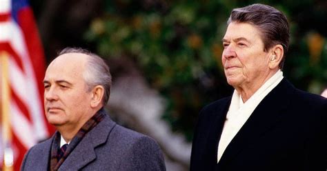 C'est lui qui a mis en place vers la fin de la guerre froide la perestroika, qui consiste en la libéralisation de. Today in History: "Mr. Gorbachev, tear down this wall." (1987)