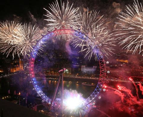 Fireworks Explode Around The London Eye New Years Eve Fireworks Live