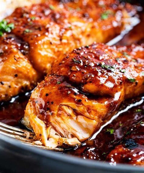 Honey Garlic Glazed Salmon 20 Min Recipe The Chunky Chef