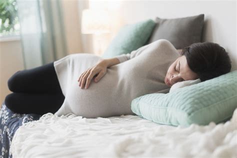 what to know about strange pregnancy dreams