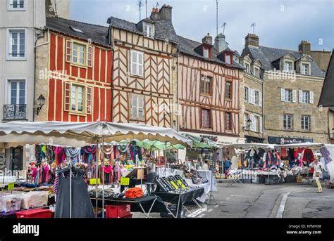 France, Bretagne, Morbihan, Vannes, mercredi au marché de la Place de ...