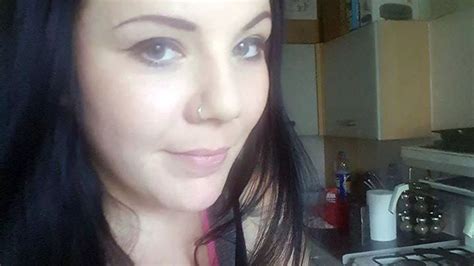 Babe Mum Who Is Addicted To Eating Talcum Powder Reveals She S Swallowed Almost A QUARTER TONNE