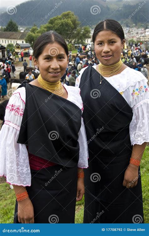 Ecuador Mujeres Del Ecuadorian En Otavalo Fotografía Editorial