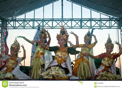 Cendrawasih Dancer Editorial Image Image Of Beautiful 34109035