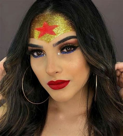 Make Up Wonder Woman Em 2020 Maquiagem Da Mulher Maravilha Ideias De Maquiagem Carnaval