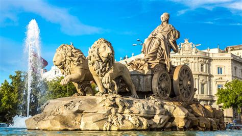 Madrid, capital da espanha, está localizada quase no centro da península ibérica e está entre as mais elevadas capitais europeias situada a 668 metros acima do nível do mar do planalto da meseta. Madrid, turismo en la ciudad de los Austrias, la plaza ...