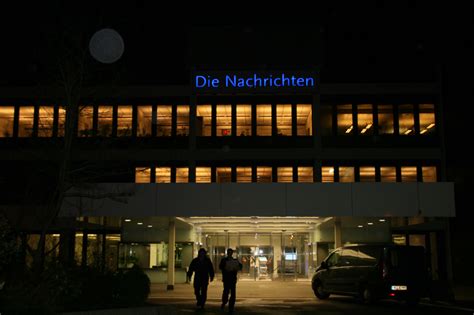 Discovered by player fm and our community — copyright is owned by the publisher, not player fm, and audio is streamed directly from their servers. Was machst du eigentlich in der Nachrichtenredaktion?