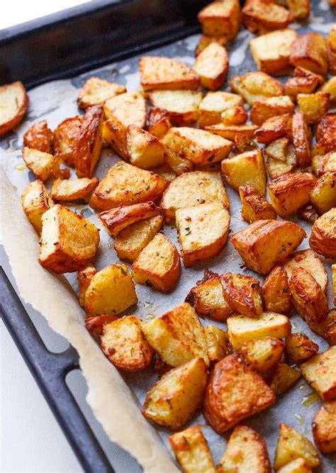 Garlic Cajun Roasted Potatoes — Eatwell101