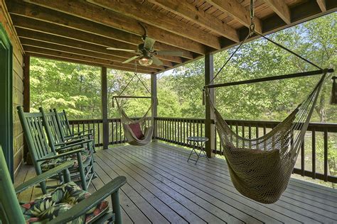 While there are many beautiful places to visit in north georgia, there is only one place like helen, georgia. Georgia Cabins - Edgewater | Morning Breeze Cabin Rentals ...