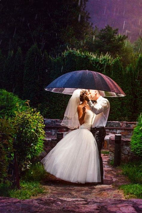 33 Creative And Romantic Wedding Kissphotos You Cant Miss Weddings