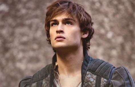 Parce que mourir d'amour à 15 ans est le plus « beau » et le plus effroyable des destins. Douglas Booth in 'Romeo and Juliet' (2013)