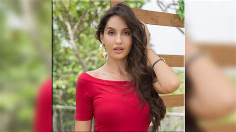 Dilbar dance covered by nora fatehi song credit : 5 times Nora Fatehi raised the temperature with her hotness | IWMBuzz