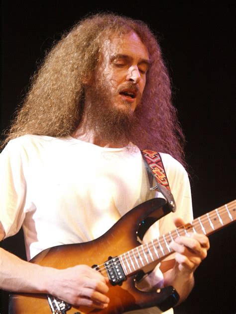 Top Notch Guitar: Guthrie Govan interview - Hangfoglalás magazine 2012/ ...