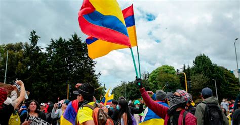 Te contamos qué pasa en la estación de transmilenio, las américas y otros puntos de bogotá donde existen manifestaciones por los docentes. Reporte de manifestaciones actuales y bloqueos en Bogotá ...