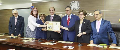 Se elige al presidente y vicepresidente de la república dominicana, 32 senadores, 190 diputados, 158 alcaldes, 1,164 regidores y 20 diputados del parlamento. Junta Central Electoral de la República Dominicana │ JCE ...