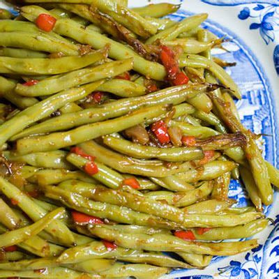 Heat the remaining 1 1/2 tablespoons vegetable oil in a large skillet over high heat. 4.4/5 | Recipe | Green beans, Fresh green bean recipes ...
