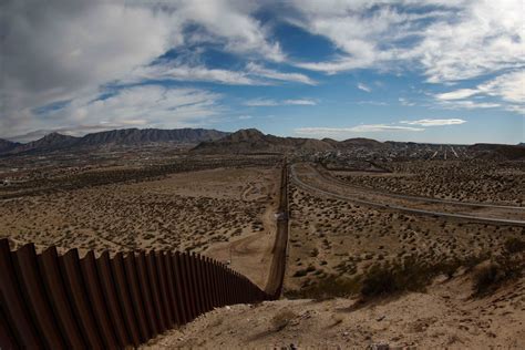 Estados Unidos México Veja Imagens Do Muro Que Separa Estados