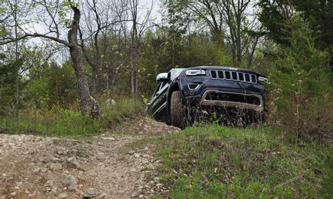 2014 Jeep Grand Cherokee Shows Skills Off Road