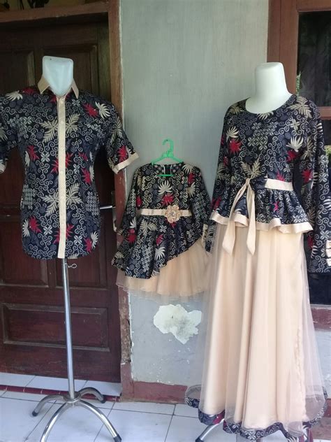 Model Baju Tile Kombinasi Batik - Desain Baju Modern