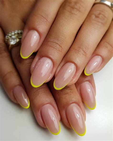 30 Pretty Summer Oval Nails To Express Your Personality In 2020 Oval
