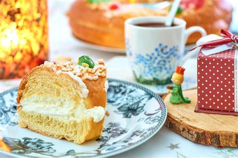 Salzliebhaber werden papas arrugadas lieben. Roscon De Reyes, Typischer Nachtisch Des Spanischen Von ...