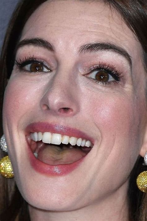 Pin By Roaring Stardust♒ On Celebity Closeups Omg Anne Hathaway