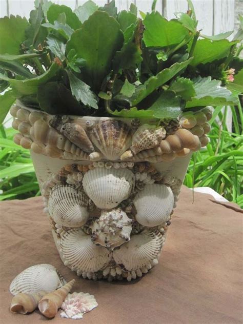 Every garden need some potting station for storing all the garden stuff. 16 Sparkling DIY Clay Pot Ideas for Garden | Balcony ...
