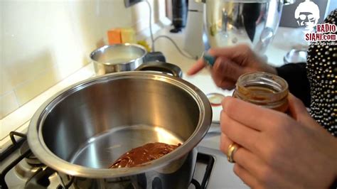 Mettere nel boccale le nocciole 30 secondi velocità 10. Ricetta: Nutellino, liquore alla crema di nocciola - YouTube
