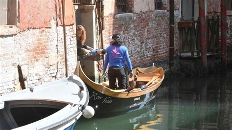 The coronavirus continues to alter the way we are living, shopping, and, in many cases, consuming food. Venice: Food delivery by gondola for senior citizens | AFP ...