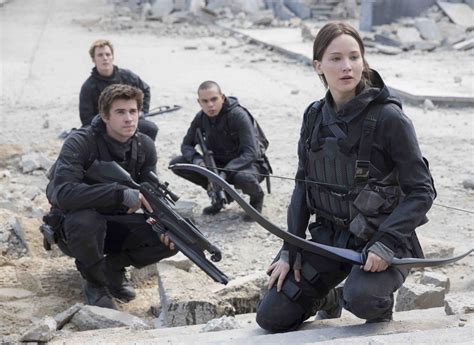 Movie Review Hunger Games Mockingjay Part 2 Soars To The Very End