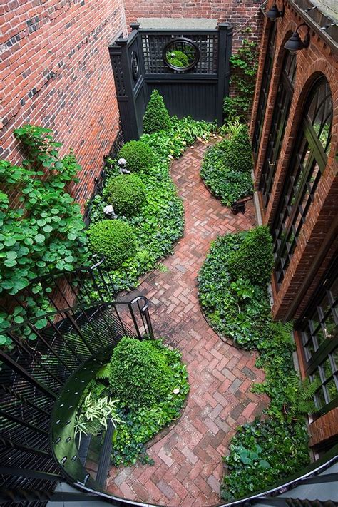 Inspiring Small Courtyard Garden Design For Your House Urban Garden