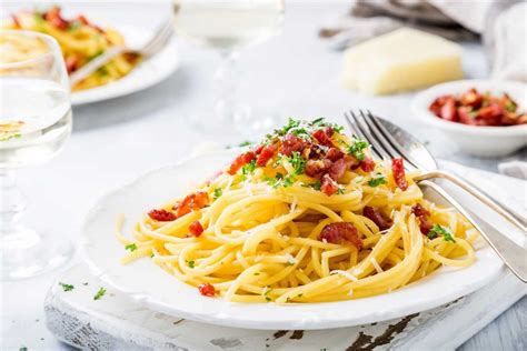 The dish is a simple, yet delicious way to prepare pasta for dinner. Resep Spaghetti Aglio Olio Mudah - Lifestyle Djawanews.com