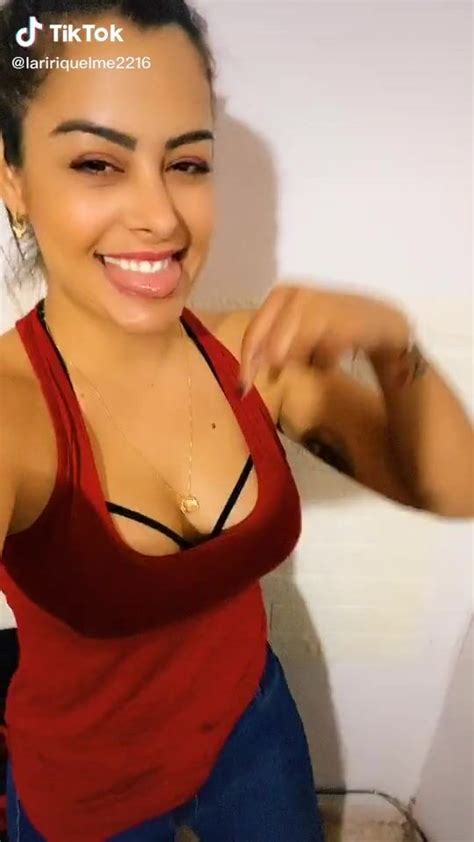 Hot Larissa Riquelme Shows Cleavage In Red Top