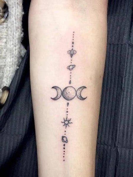 20 Unforgettable Moon Tattoos For Women London Daily