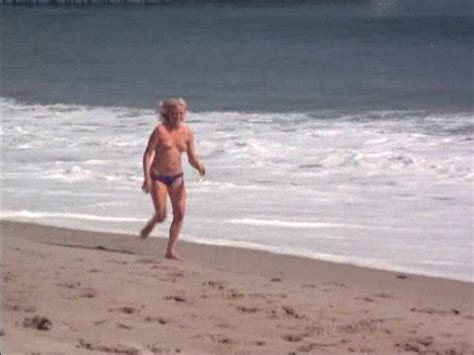 Unknown Nuda Anni In Malibu Beach