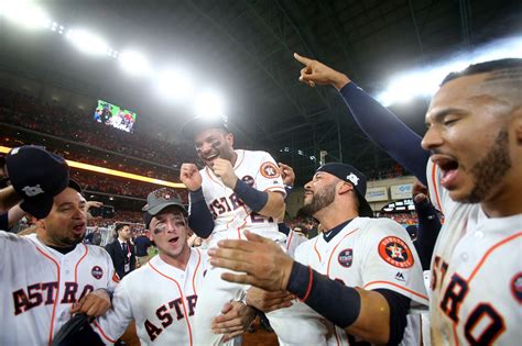 Astros Fans Run To Local Stores For Alcs Championship Gear Oggsync Com