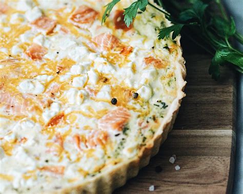 Lachs-Quiche mit Spinat und Feta