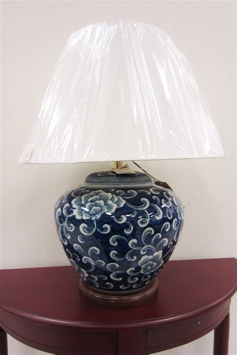 Ceramic/metal ginger jar led table lamp, blue/white. apartmentf15: blue & white asian inspired lamps