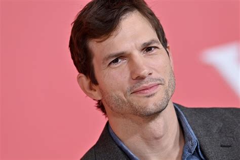 Ashton Kutcher Reveals Hes Hard Of Hearing—here Are The Warning