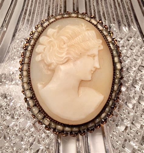 Vintage Carved Cameo Brooch Jewellery Lady Victorian Pin Estate Jewelry