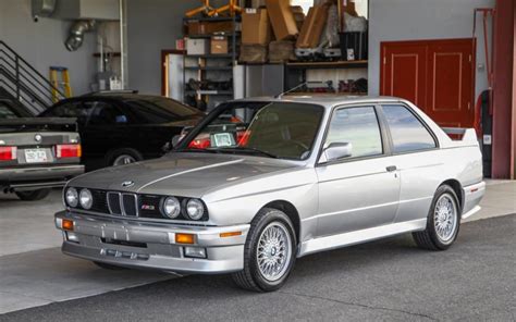 Ahorra $21,987 en un bmw usado cerca tuyo. 1988 BMW M3 Sterling Silver Metallic w/ Extensive Records | Deadclutch