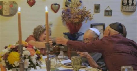 New Yorkers Get Creative With Their Seder Plates For Passover Cbs New York