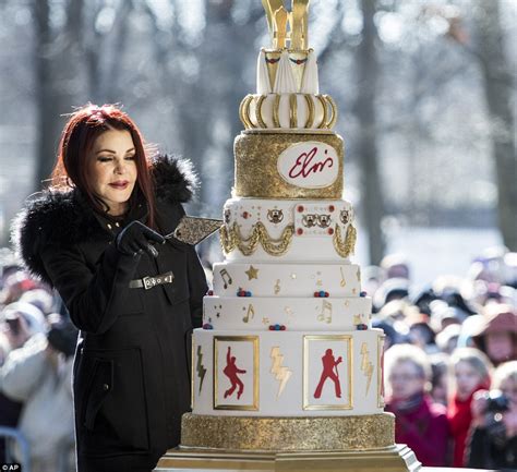 Elvis Presleys 80th Birthday Brings Ex Wife Priscilla And Daughter Lisa Marie Back To Graceland