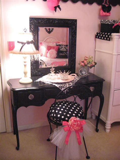 The room's clear shower is decorated to match barbie's style. 10 Epic Themed Rooms For Girls | Lovely Spaces