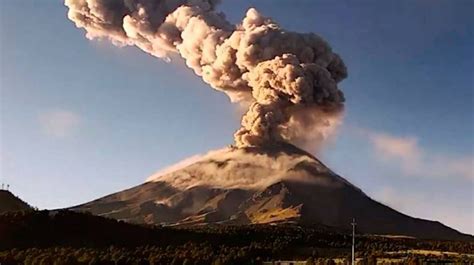 Explosivo El Volcán Popocatépetl Es Captado En Video Lanzando Material