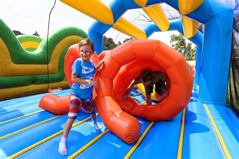 Worlds Biggest Bounce House Stops In Chicago Area This Weekend Wgn Tv