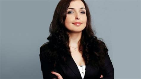 Ligjeruese në up dhe profesor vizitor në. Binjaket dhe bashkëshorti i Vjosa Osmanit (Foto) - Telegrafi